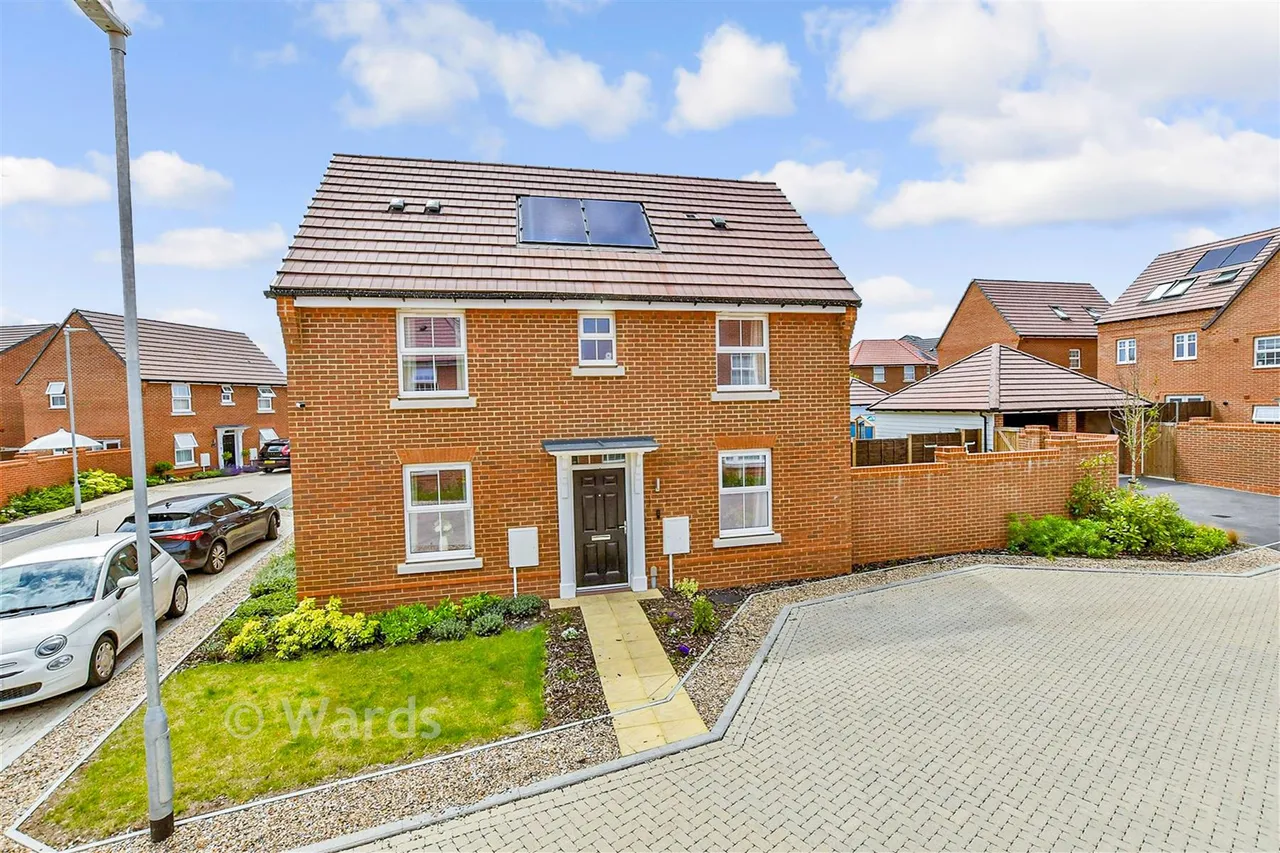 3 bed house for sale, Laxtons Crescent, Sittingbourne, ME10