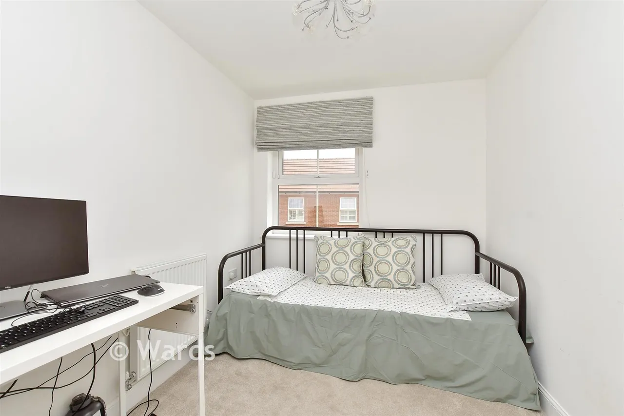 Laxtons Crescent, Sittingbourne, ME10, photo 13