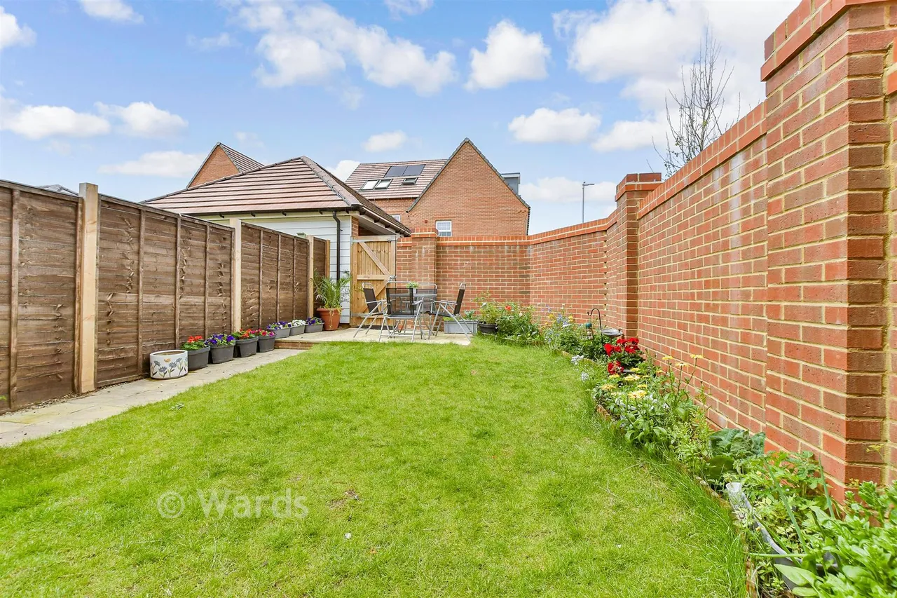 Laxtons Crescent, Sittingbourne, ME10, photo 2