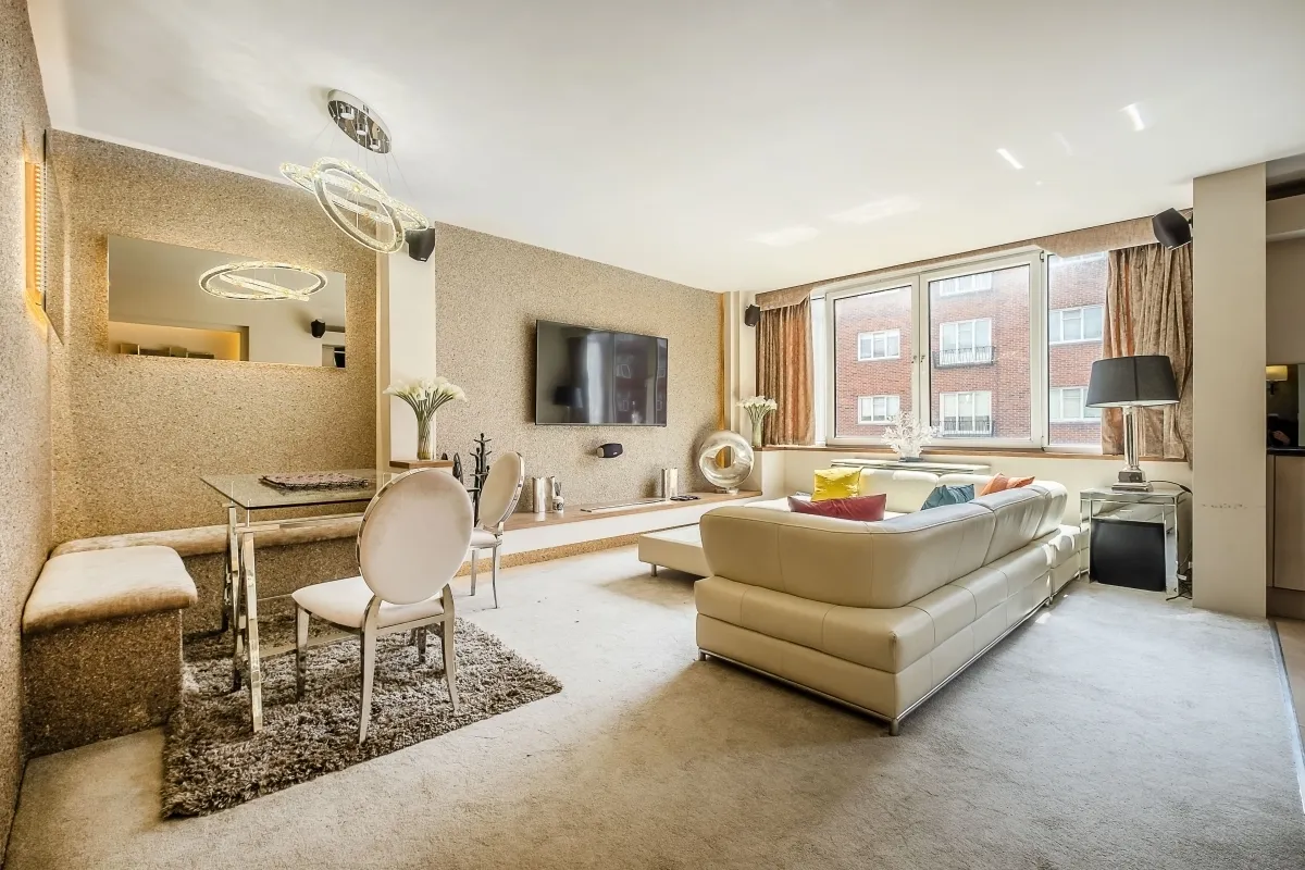 2 bed flat to rent — Lower Sloane Street London SW1W