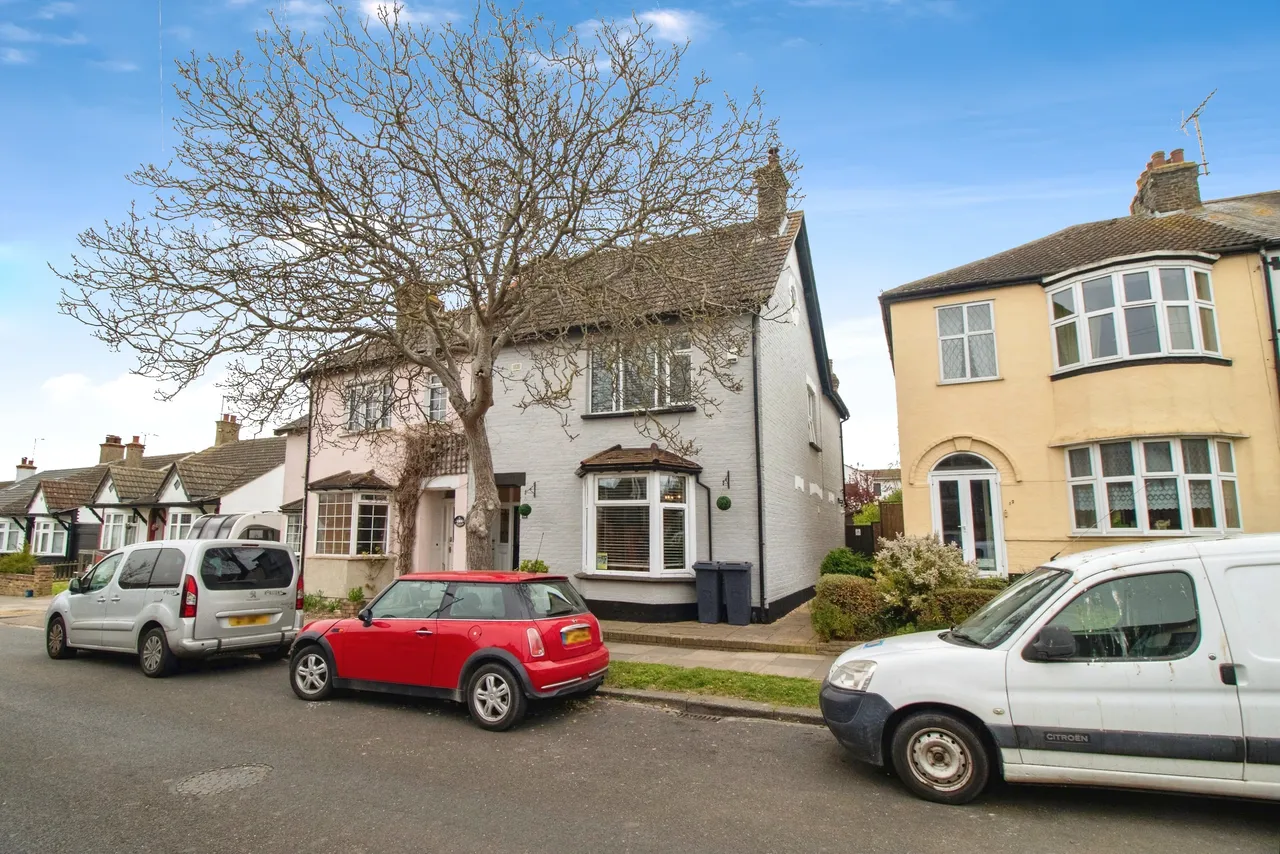 3 bed house for sale, Recreation Avenue, Leigh-On-Sea, SS9