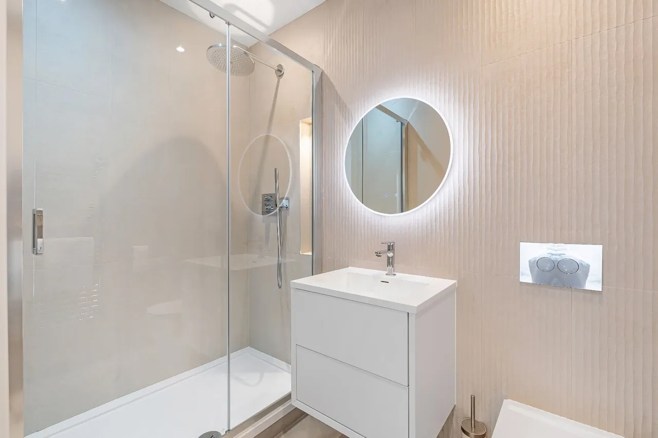 Warwick Road, London, W5, photo 9