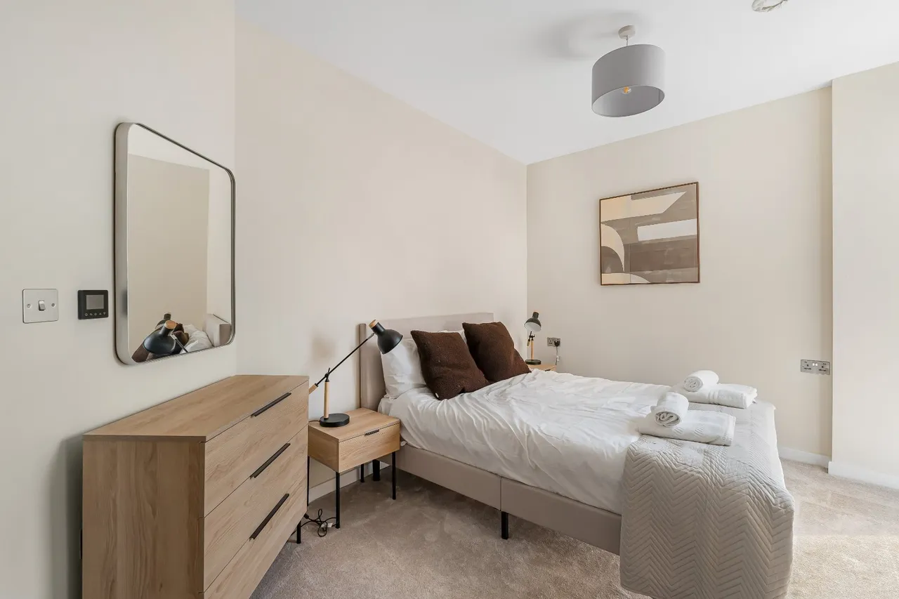 Warwick Road, London, W5, photo 10