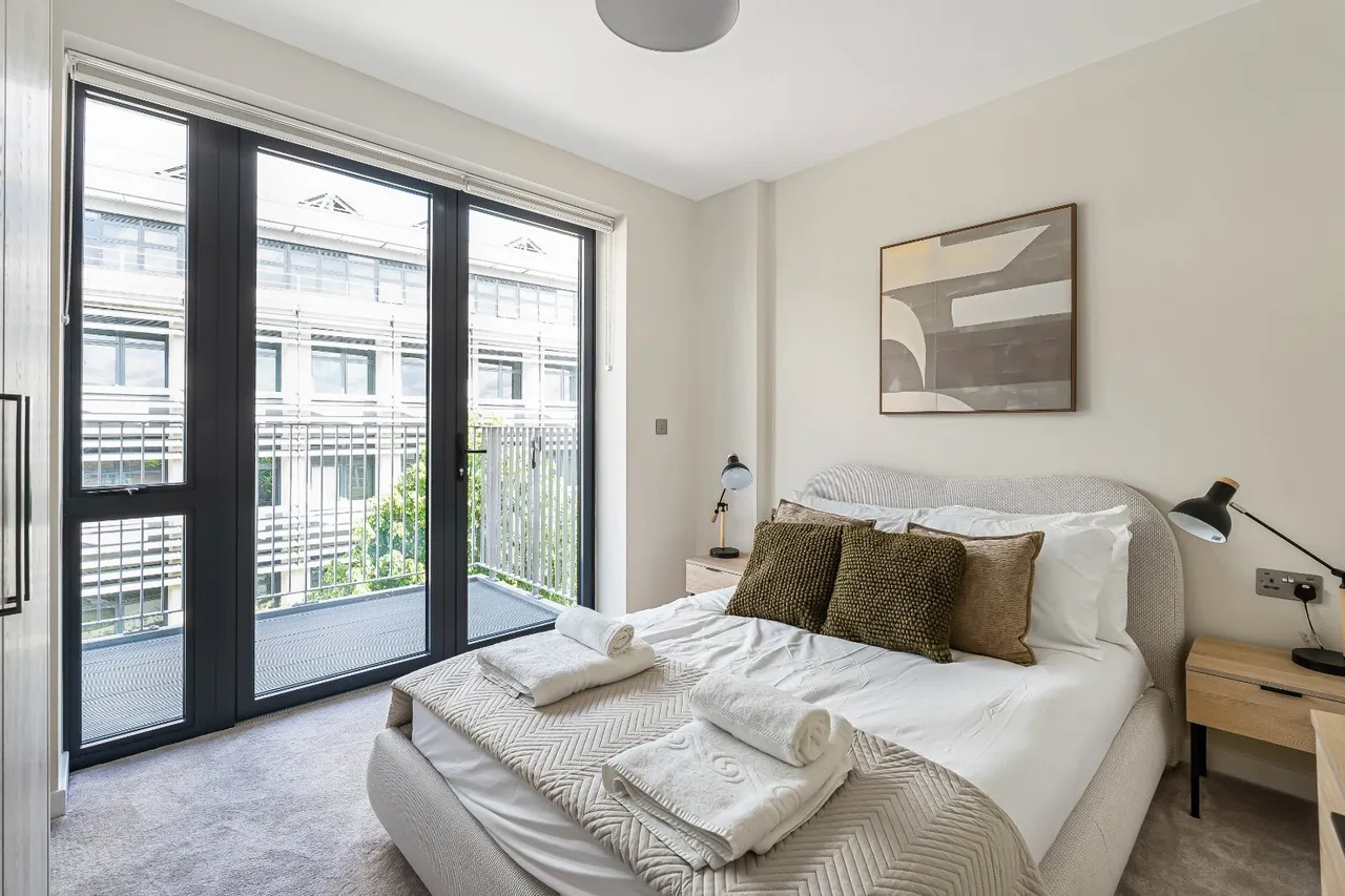 Warwick Road, London, W5, photo 11