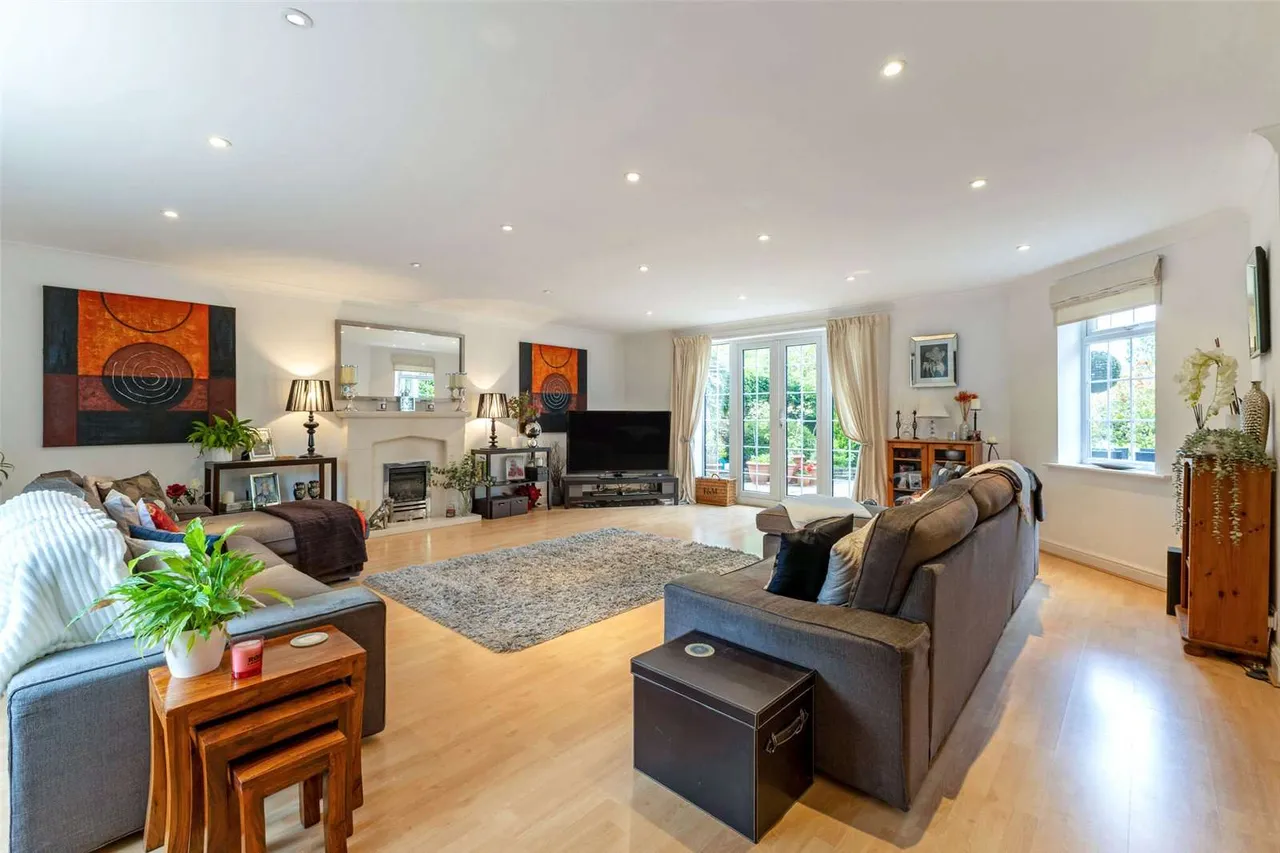 Hatchet Lane, Winkfield, Windsor, Berkshire, SL4 2EG, photo 5