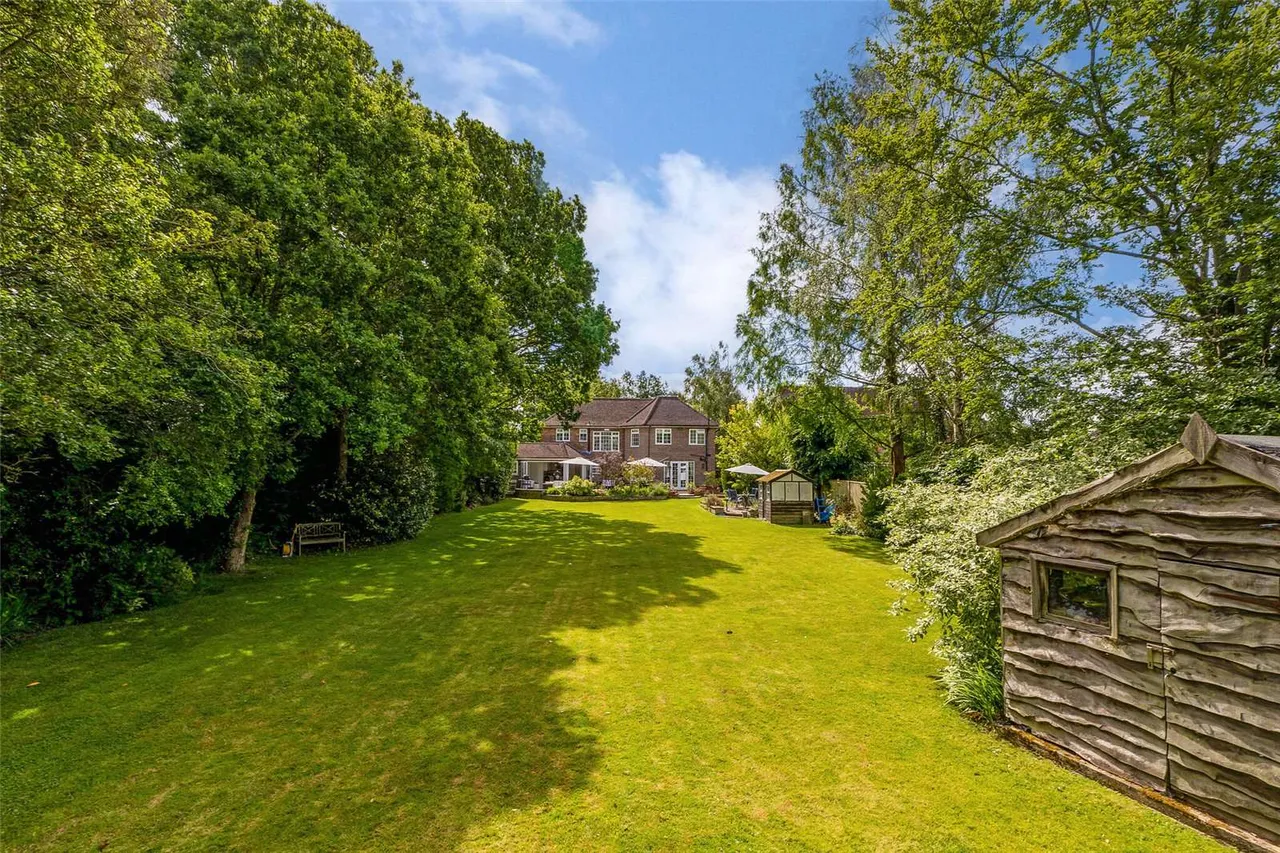 Hatchet Lane, Winkfield, Windsor, Berkshire, SL4 2EG, photo 8