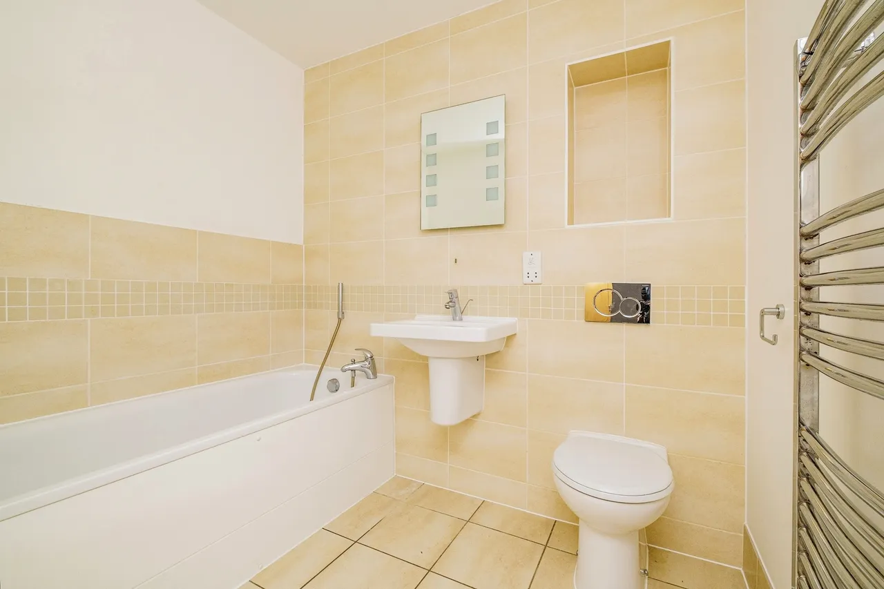 High Street, Addlestone, KT15, photo 8