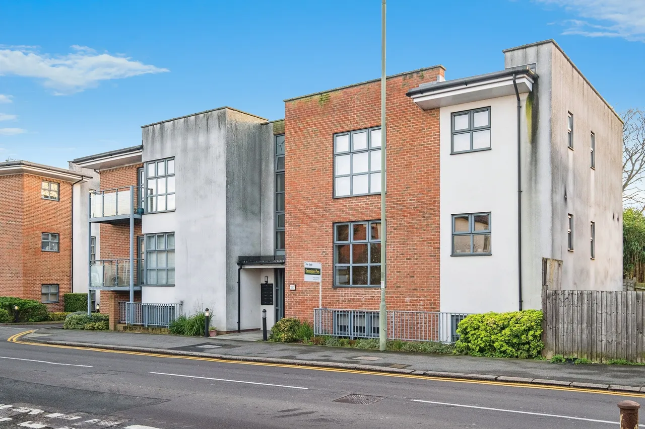 High Street, Addlestone, KT15, photo 12