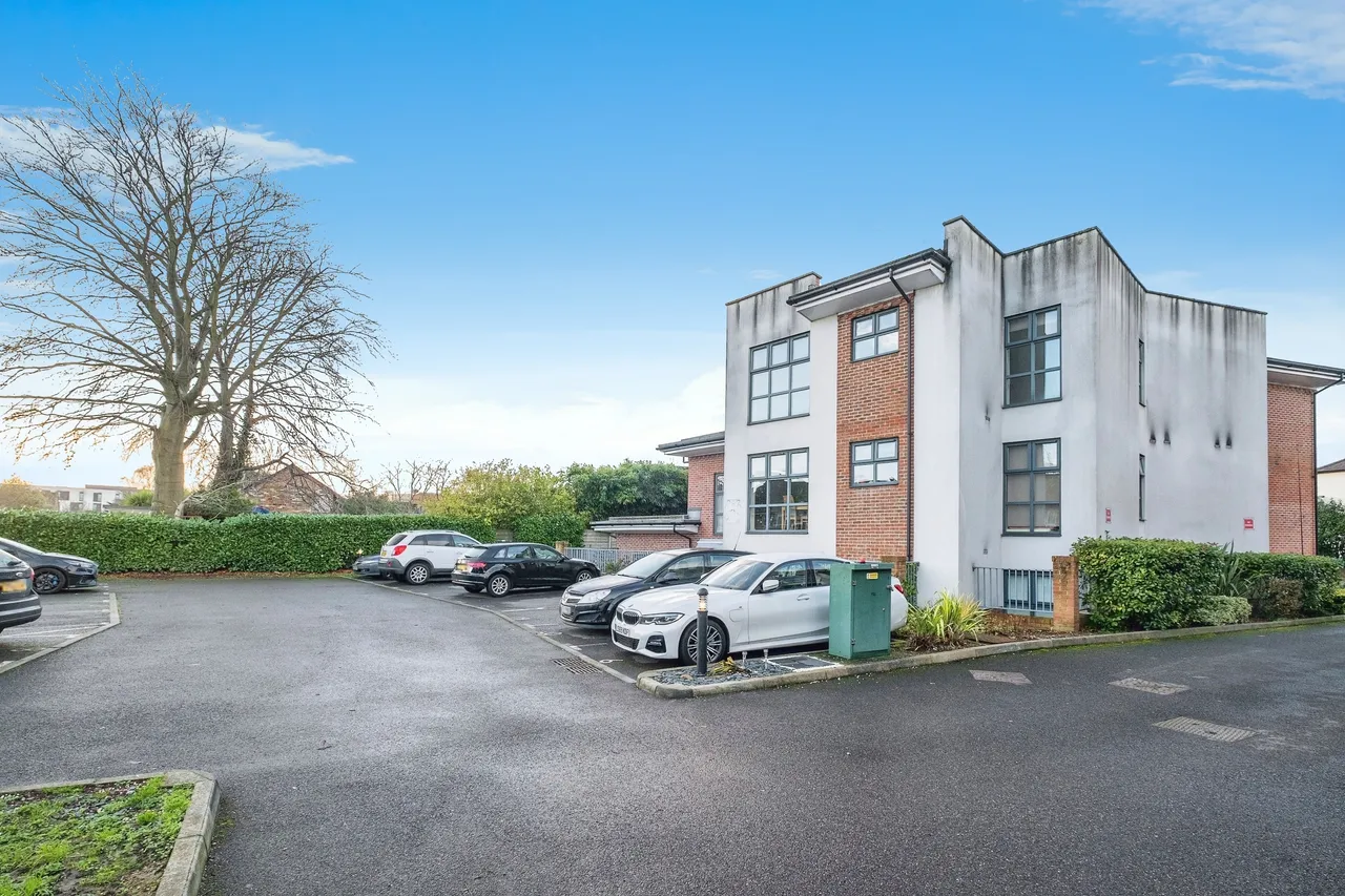 High Street, Addlestone, KT15, photo 13