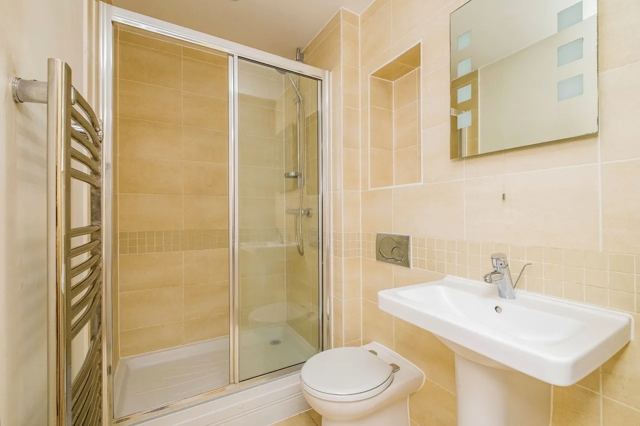 High Street, Addlestone, KT15, photo 7