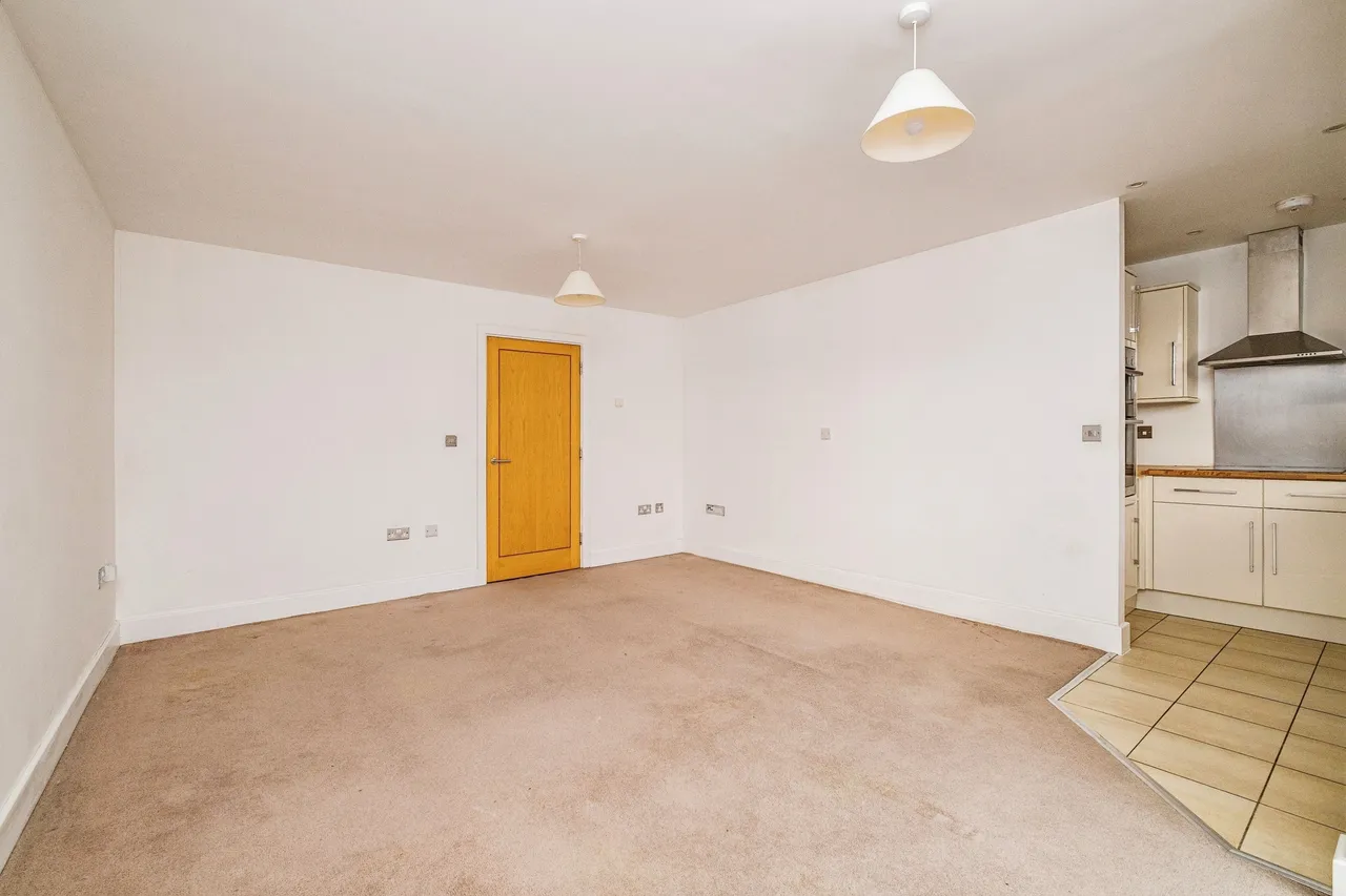 High Street, Addlestone, KT15, photo 3