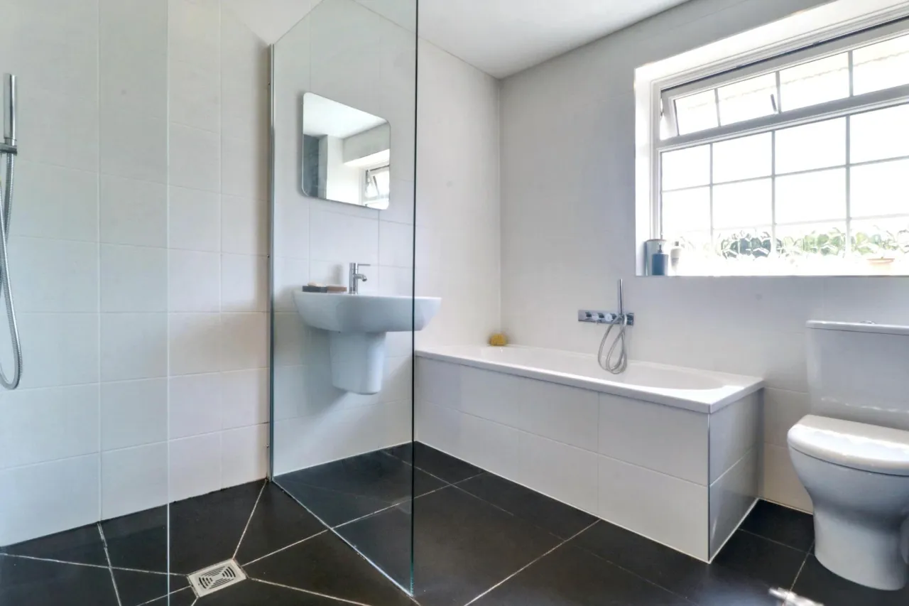 Berkshire Drive, Lower Heath, photo 14
