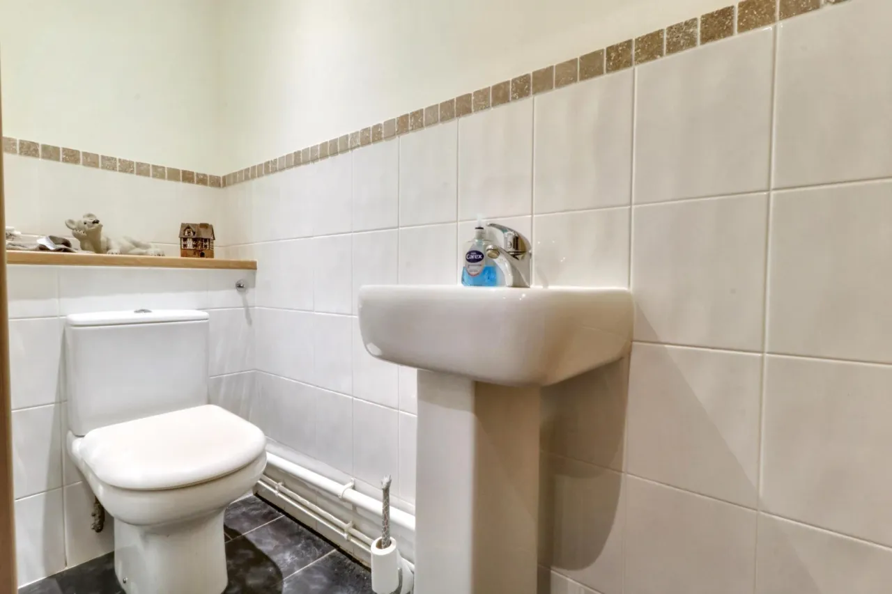 Berkshire Drive, Lower Heath, photo 21