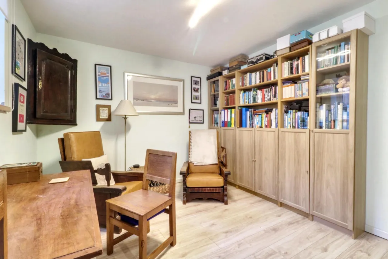 Berkshire Drive, Lower Heath, photo 19