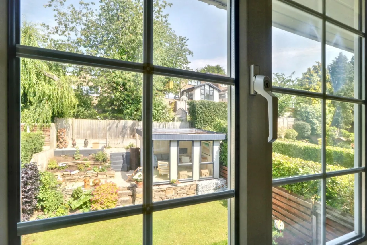 Berkshire Drive, Lower Heath, photo 12