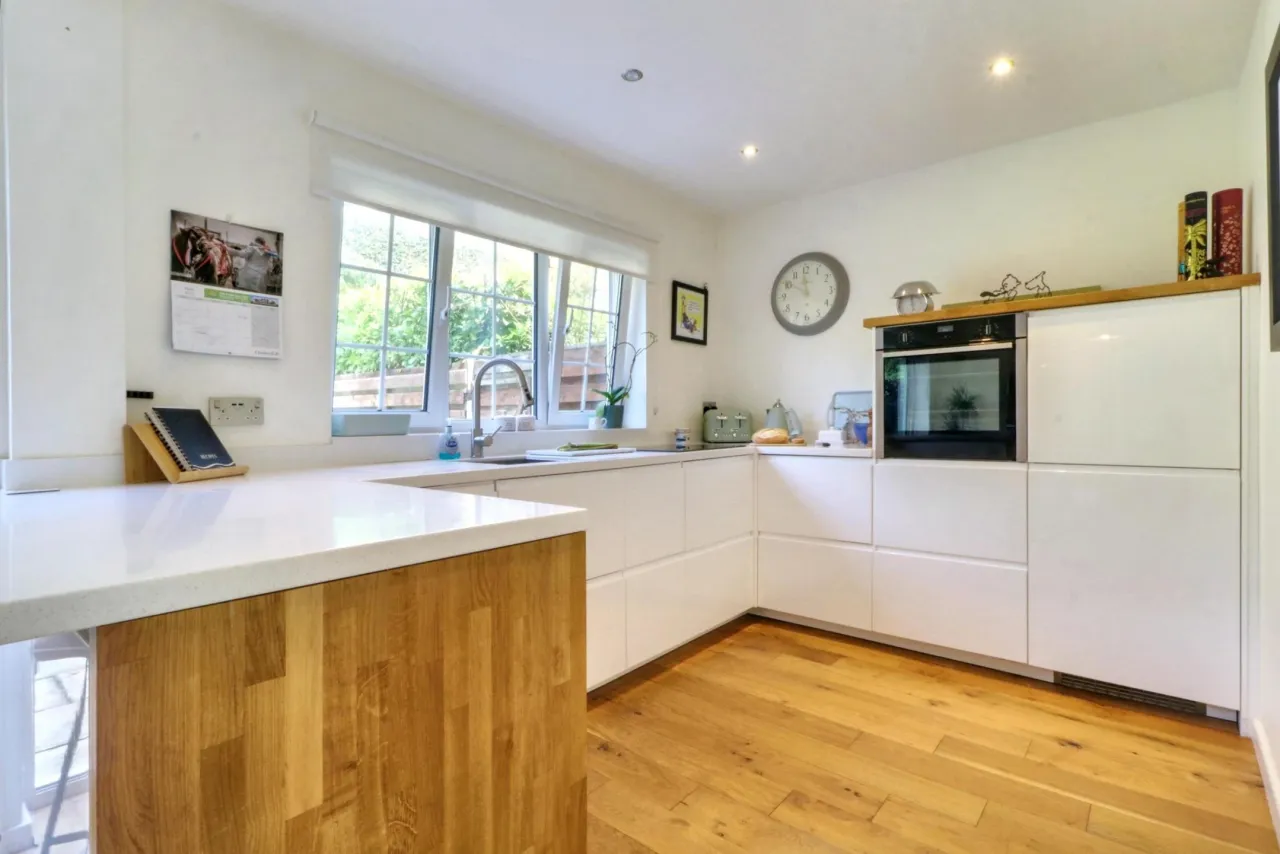 Berkshire Drive, Lower Heath, photo 6