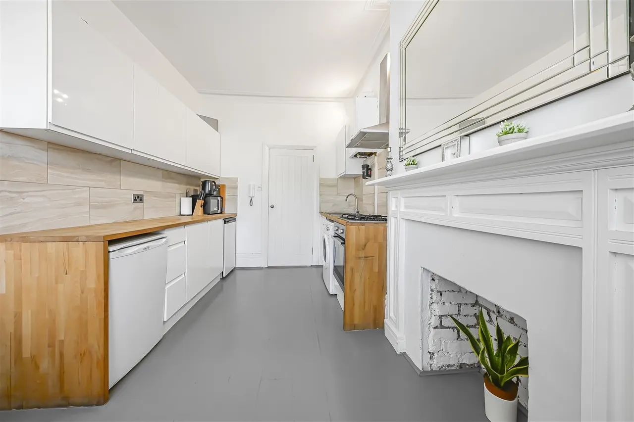 West End Mansions, West Hampstead NW6 1RD, photo 2