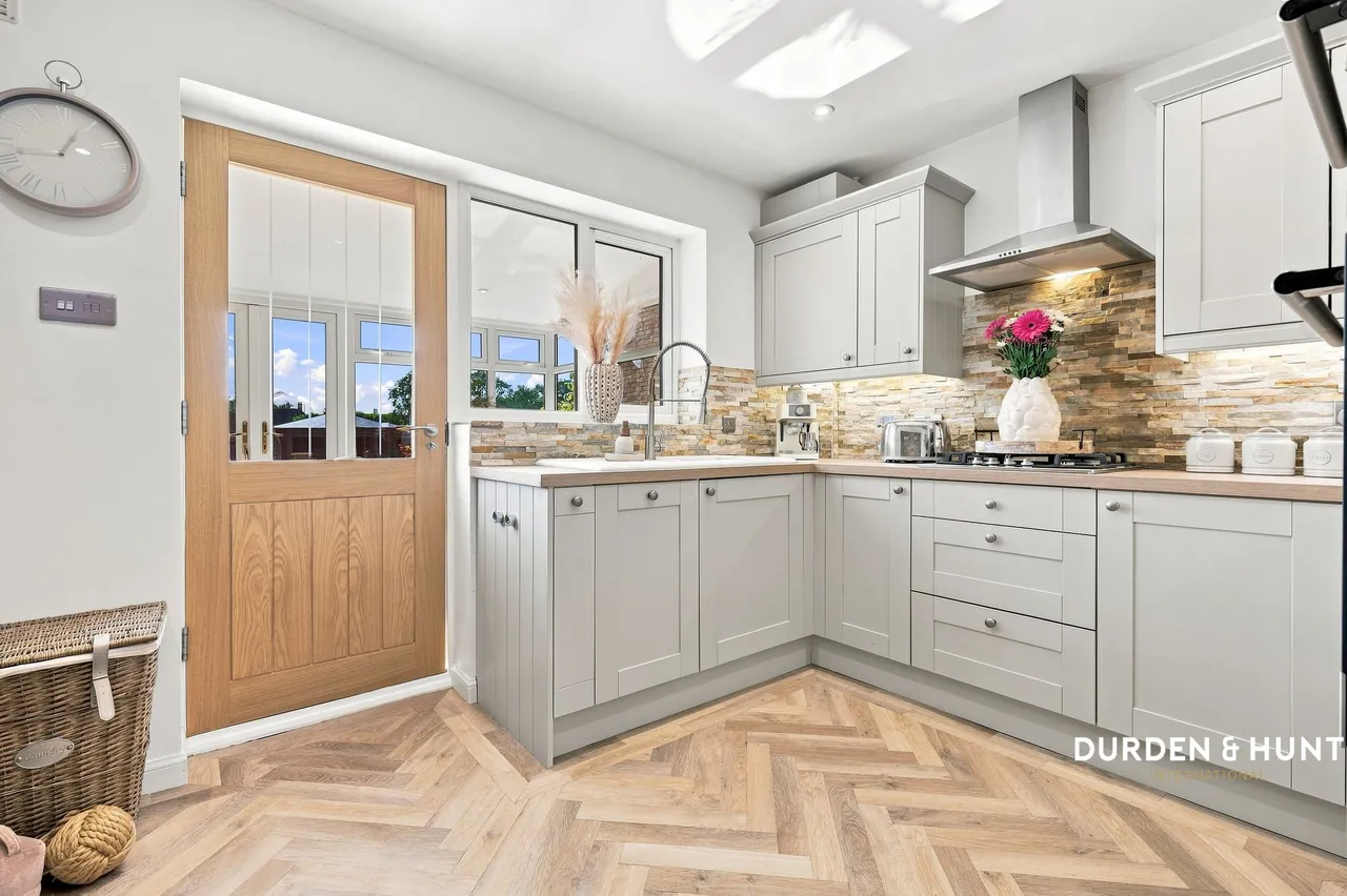 Alderwood Close, Abridge, RM4, photo 6