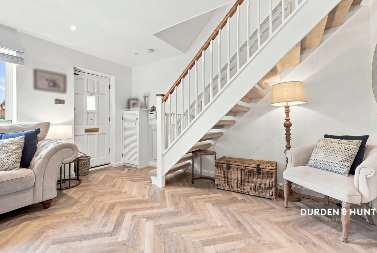 Alderwood Close, Abridge, RM4, photo 2