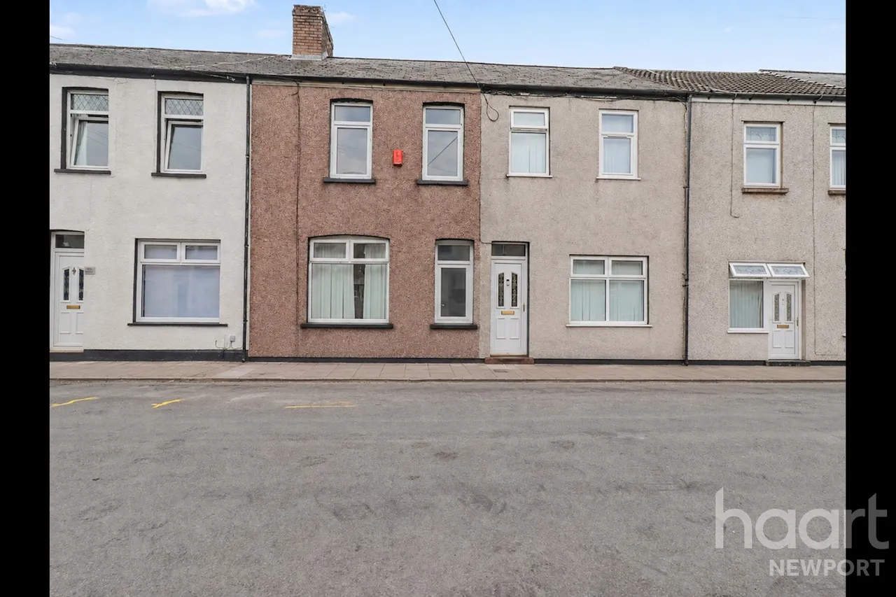 3 bed house for sale, Downing Street, Newport, NP19