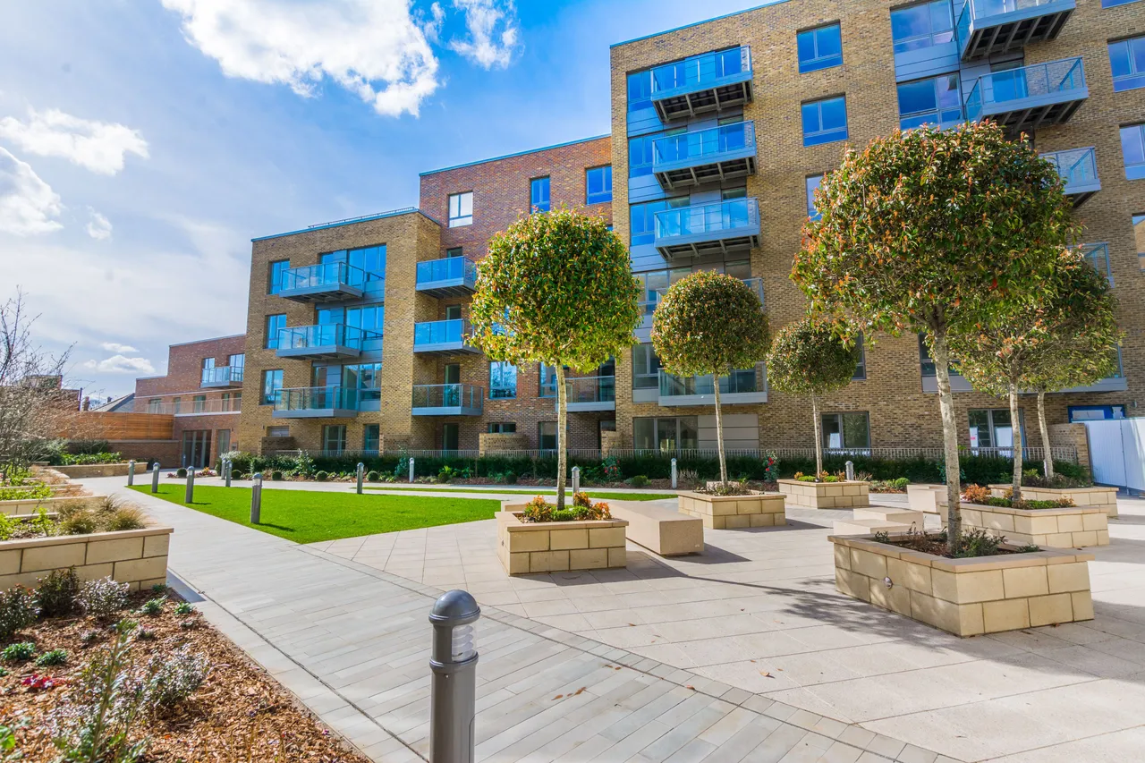 Flat 18, Basset Court, Smithfield Square, High Street, London, photo 9