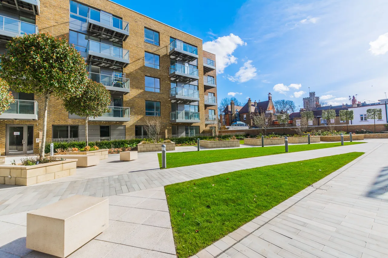 Flat 18, Basset Court, Smithfield Square, High Street, London, photo 5