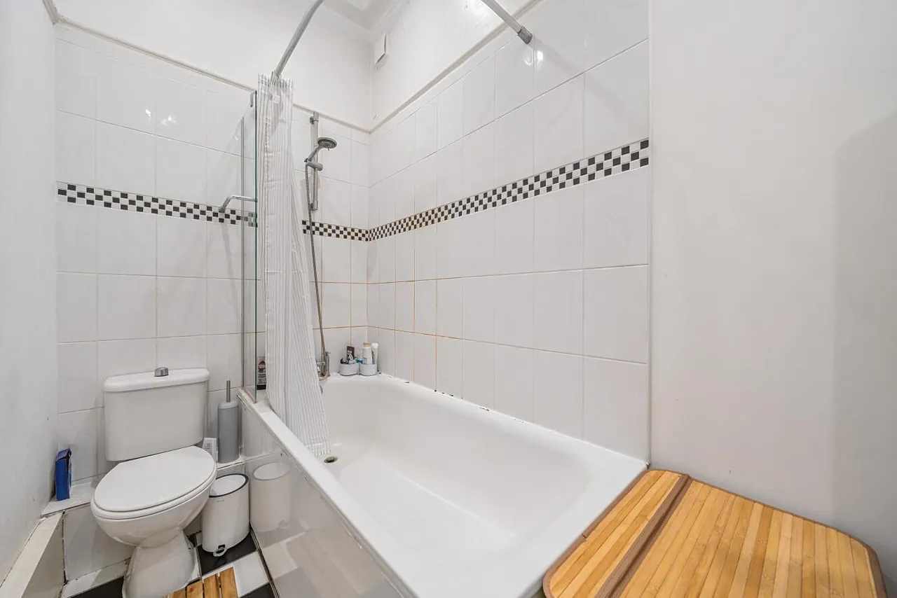 St. Ann's Crescent, Wandsworth, London, SW18, photo 6