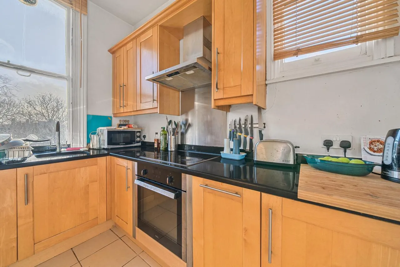 St. Ann's Crescent, Wandsworth, London, SW18, photo 8