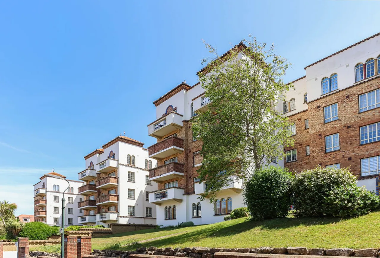 2 bed flat for sale — Sea Road, Bournemouth