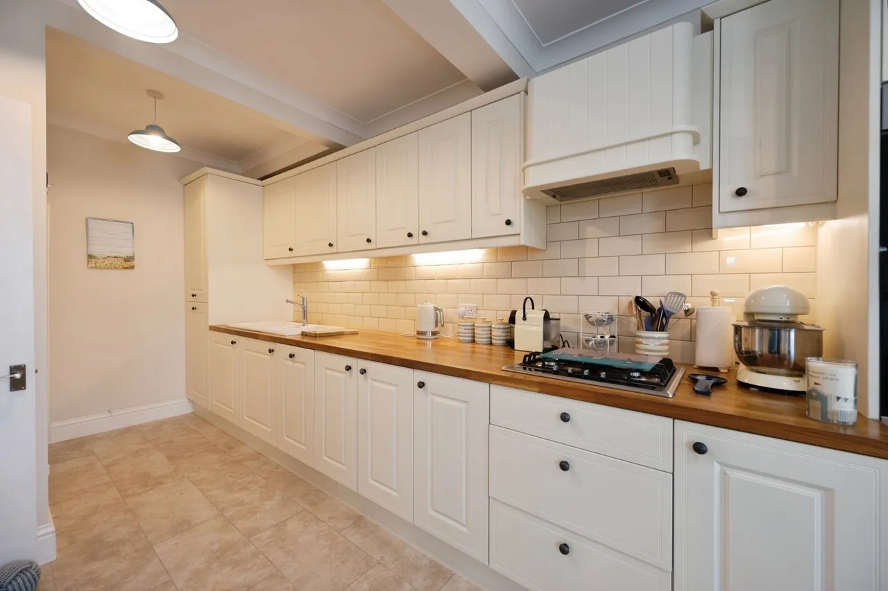 Lauren Mews, Sea Front, PO11, photo 23