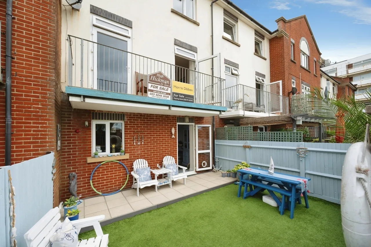 Lauren Mews, Sea Front, PO11, photo 25