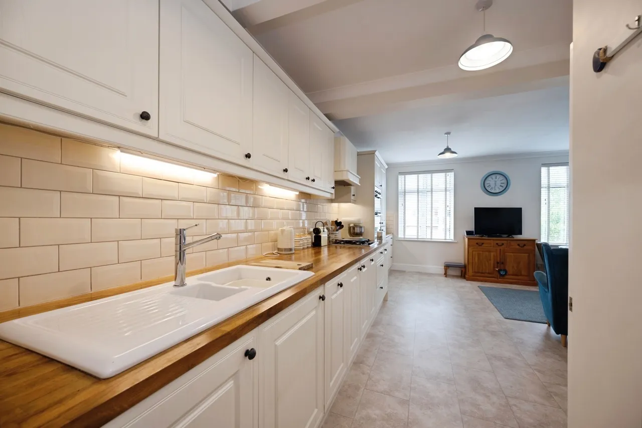 Lauren Mews, Sea Front, PO11, photo 19