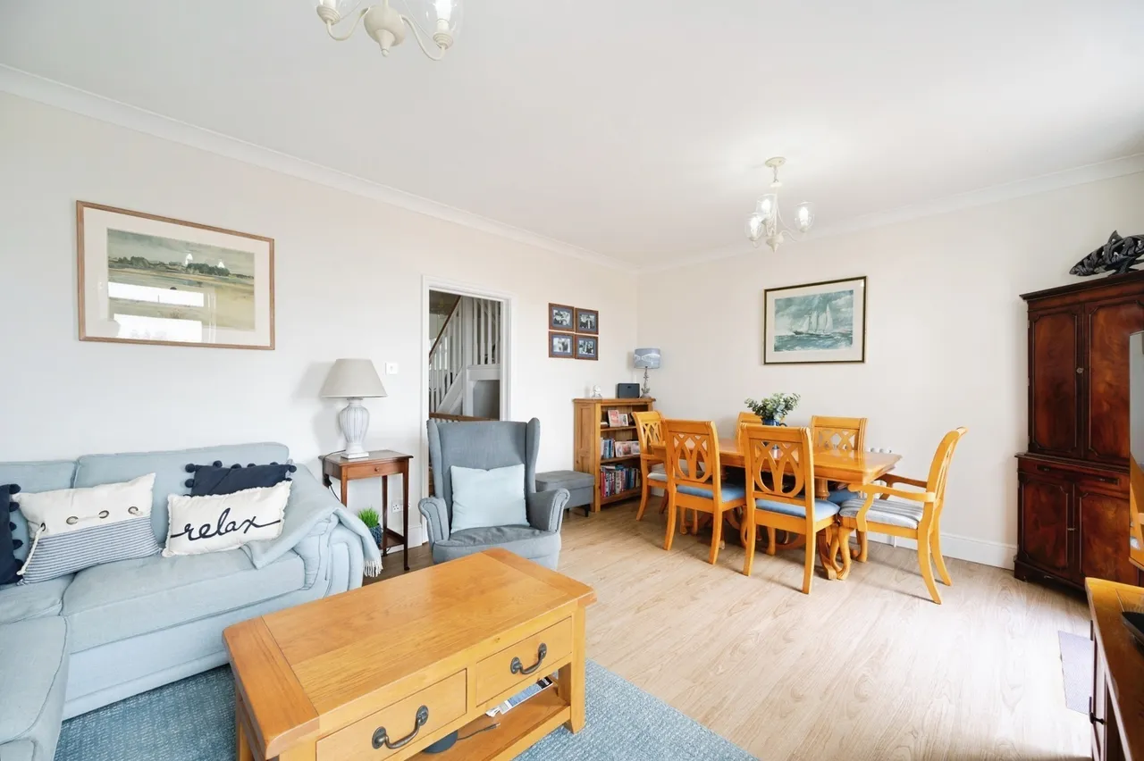 Lauren Mews, Sea Front, PO11, photo 3