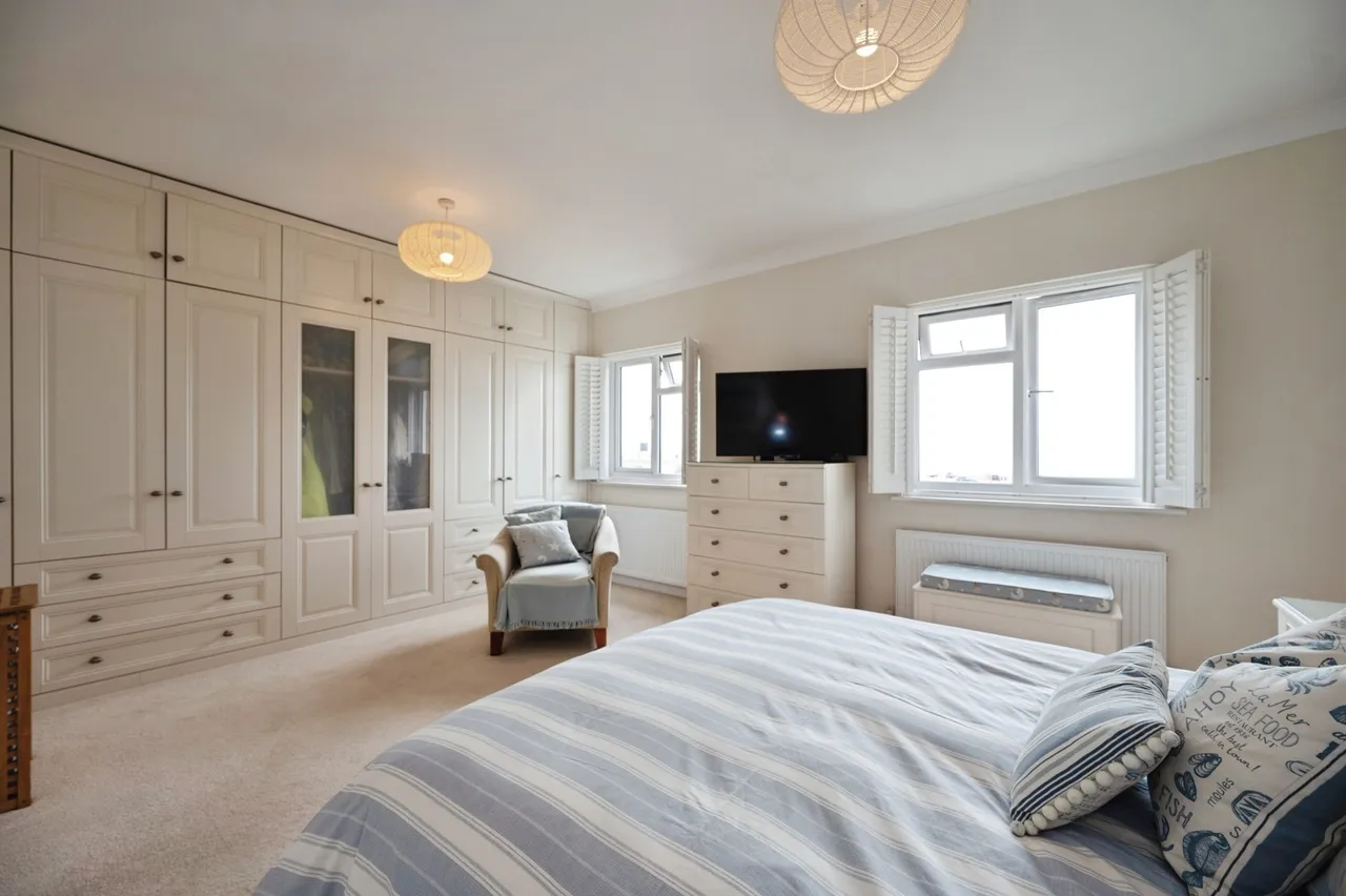 Lauren Mews, Sea Front, PO11, photo 16