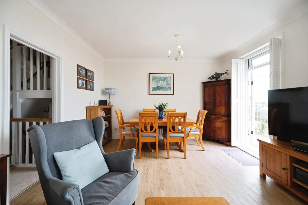 Lauren Mews, Sea Front, PO11, photo 20