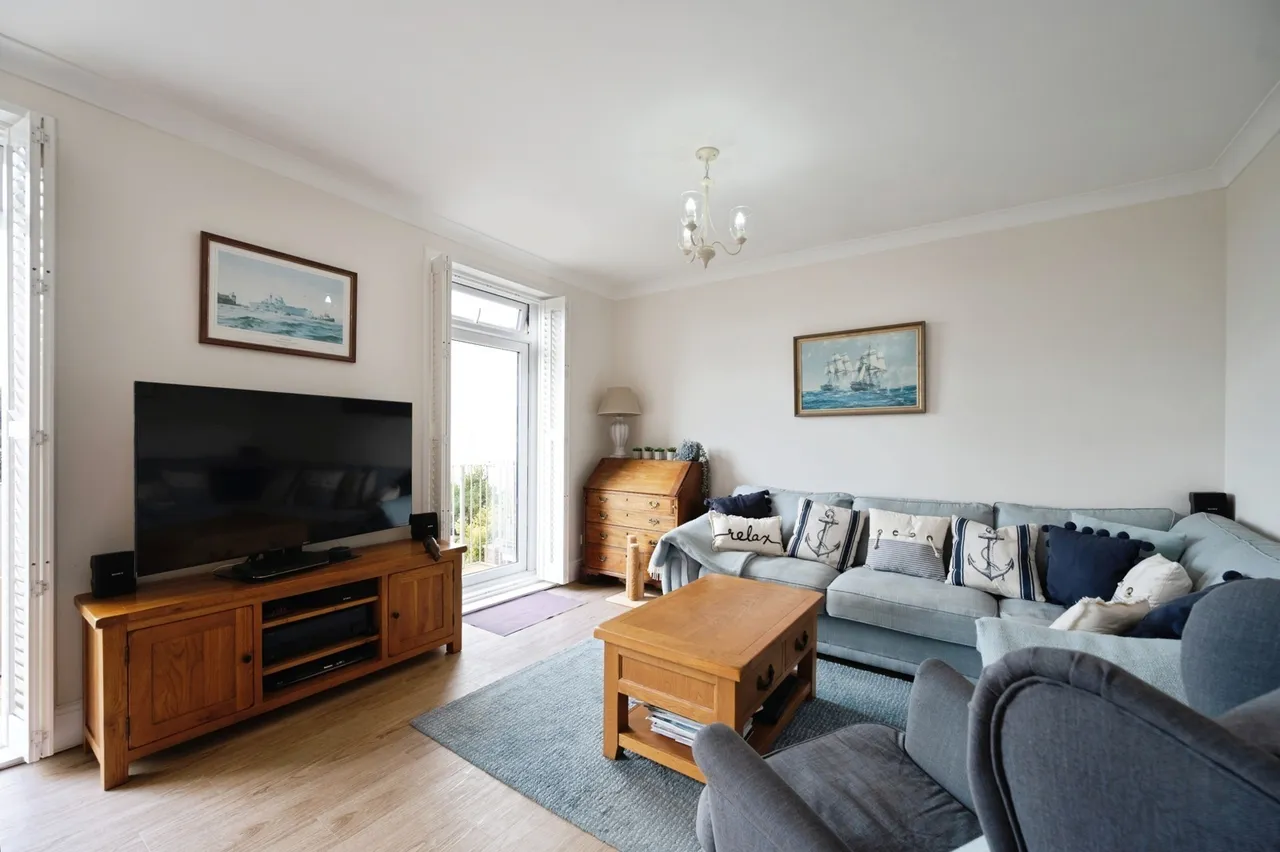 Lauren Mews, Sea Front, PO11, photo 22