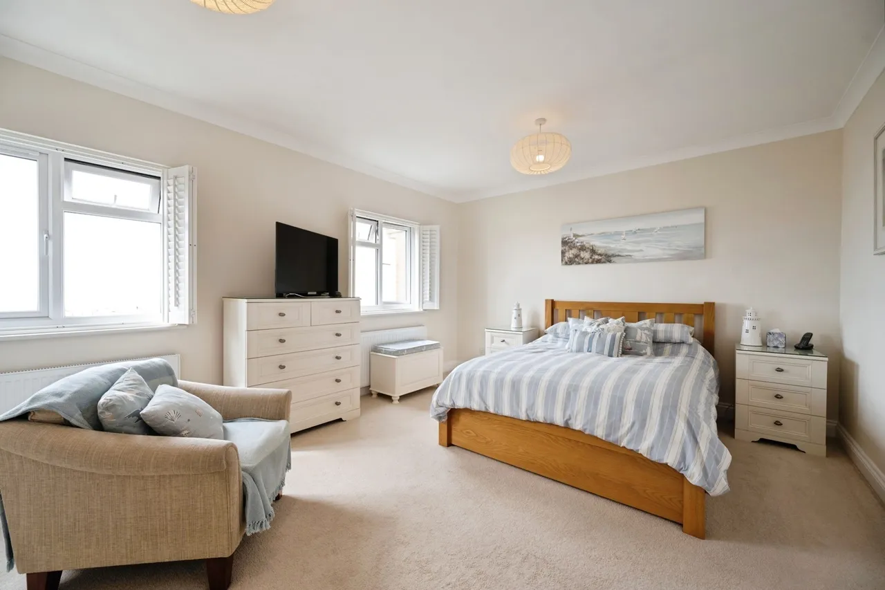 Lauren Mews, Sea Front, PO11, photo 9