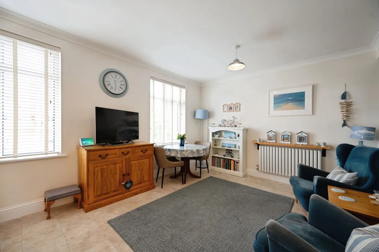 Lauren Mews, Sea Front, PO11, photo 18