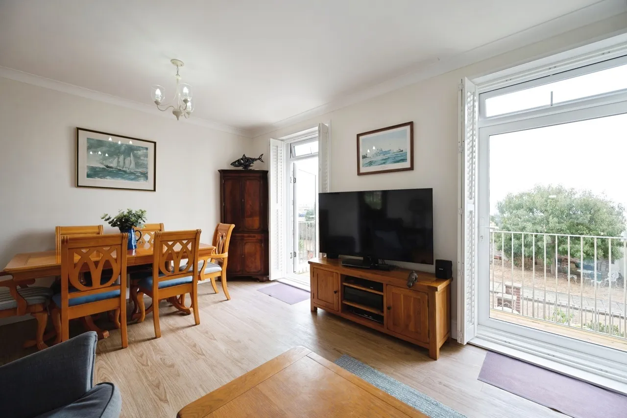 Lauren Mews, Sea Front, PO11, photo 21