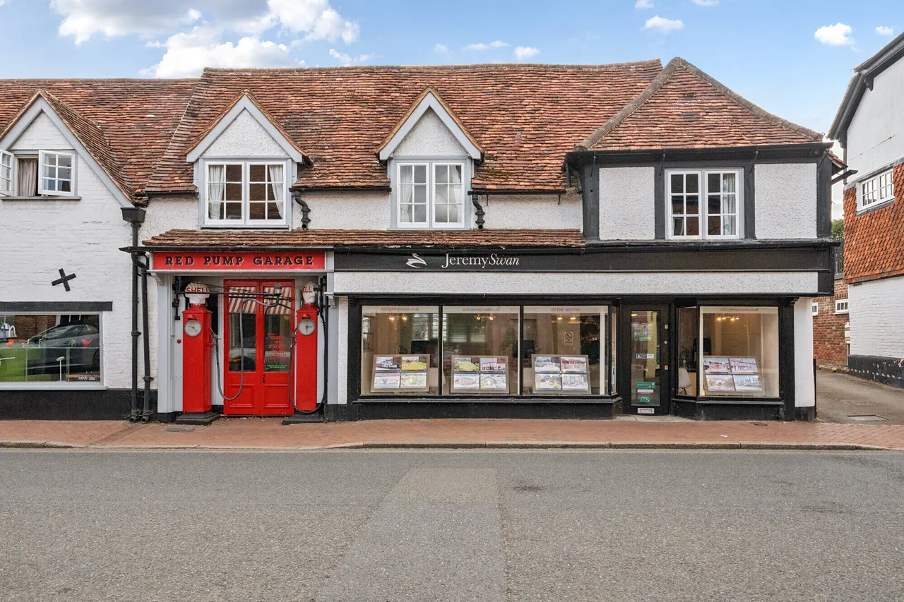 3 bed flat for sale — High Street, Great Missenden, HP16