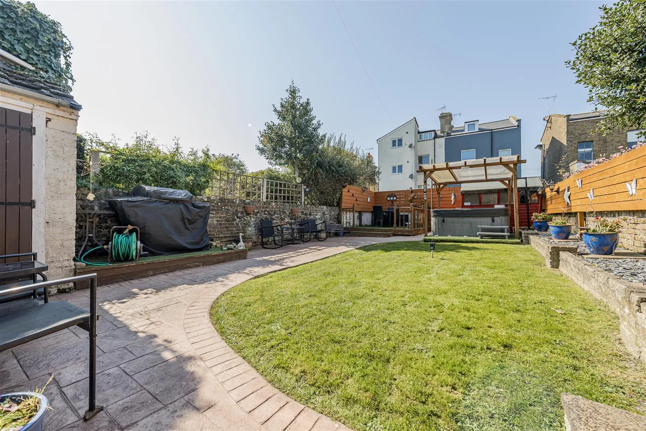 7 bed house for sale — Osborne Road, Broadstairs, Kent, CT10 2AE