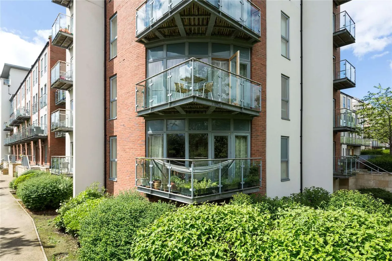 2 bed flat for sale, Adventurers Court, Pond Garth, YO1