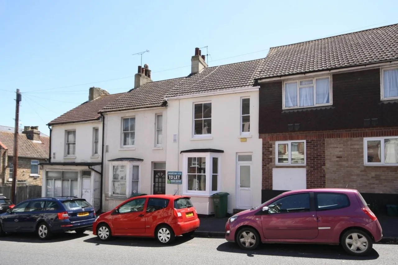 2 bed house to rent — New Street, Folkestone