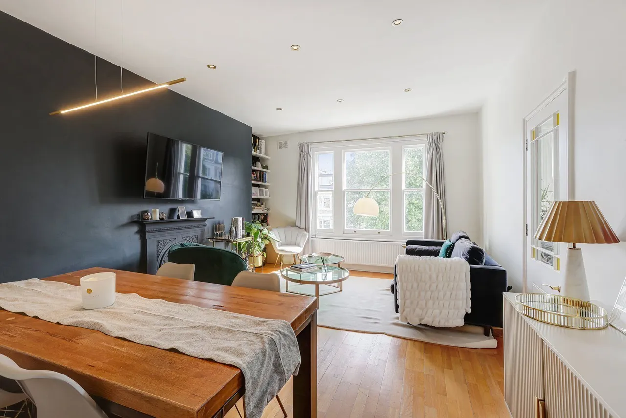 2 bed flat for sale — Elsham Road, Holland Park, London, W14 8HD