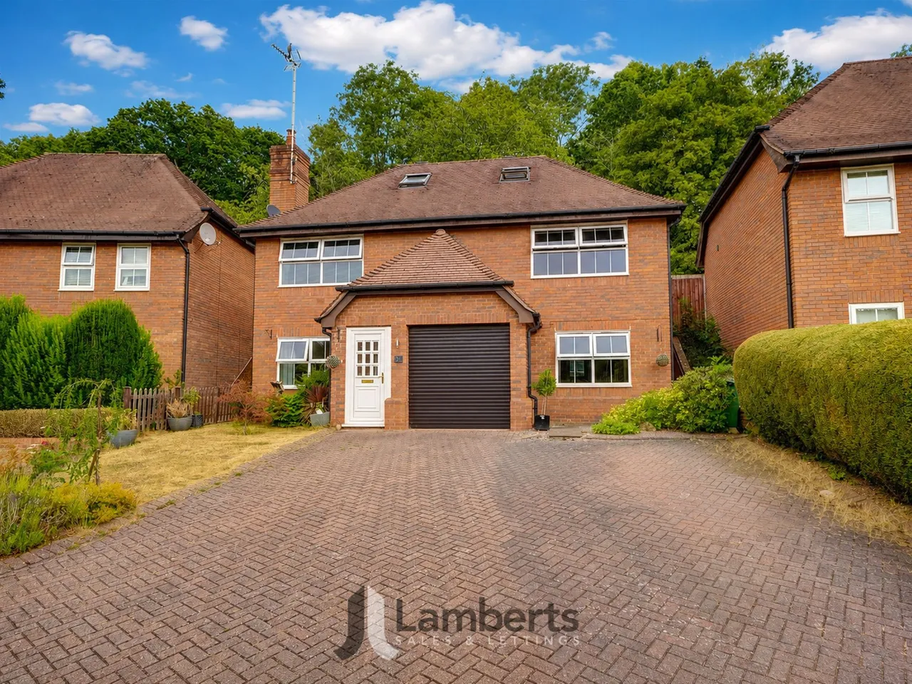 4 bed house for sale — 32 Chesterton Close, Redditch