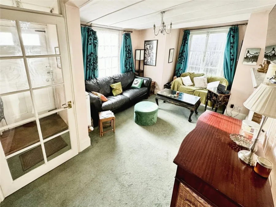 House Under Offer with 7 bedrooms in Mulberry Green, Harlow, CM17, photo 5