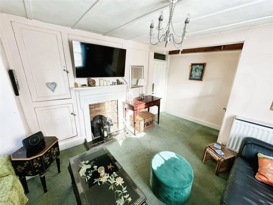 House Under Offer with 7 bedrooms in Mulberry Green, Harlow, CM17, photo 4