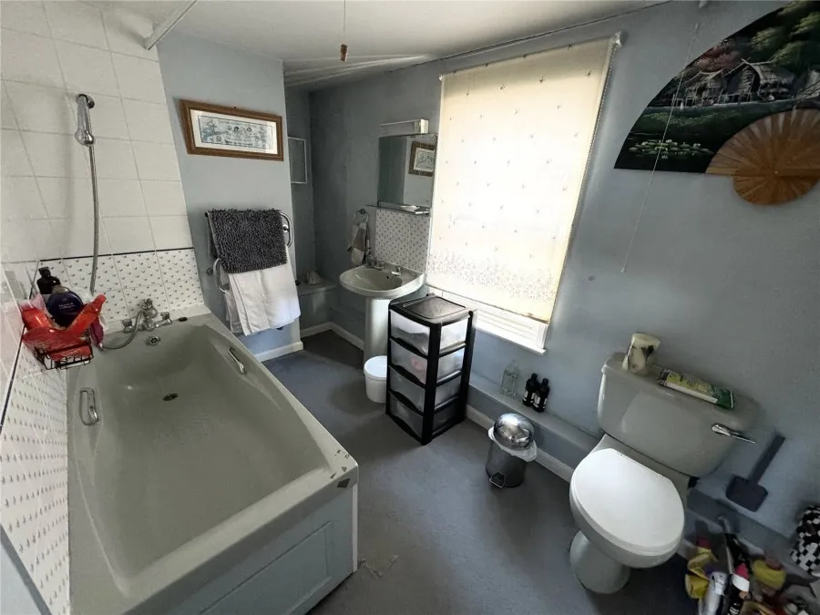 House Under Offer with 7 bedrooms in Mulberry Green, Harlow, CM17, photo 10