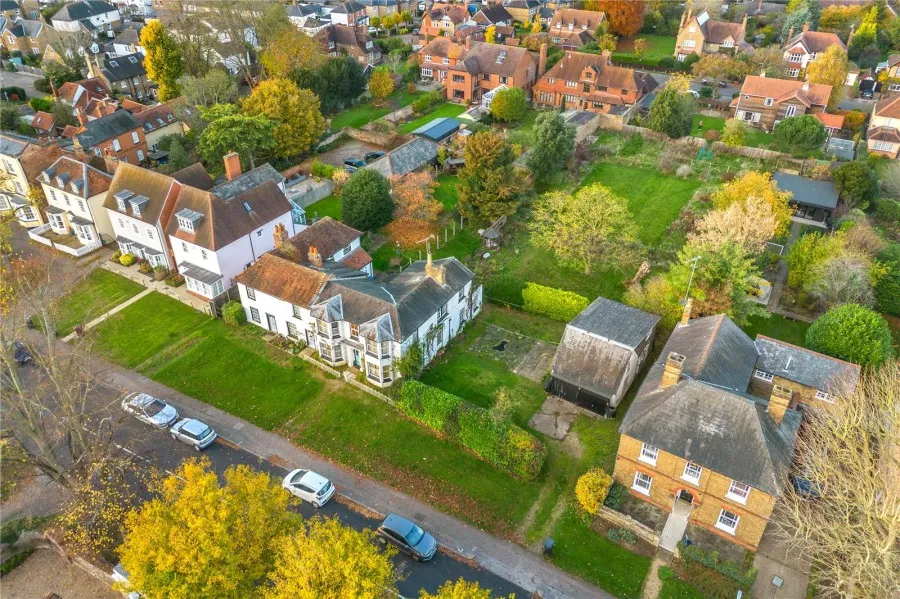 House Under Offer with 7 bedrooms in Mulberry Green, Harlow, CM17, photo 2