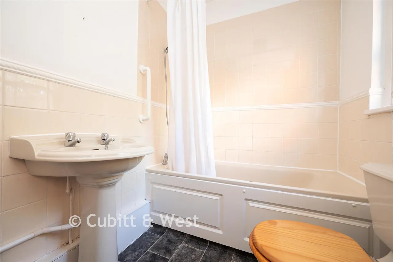 Bailey Road, Westcott, RH4, photo 10